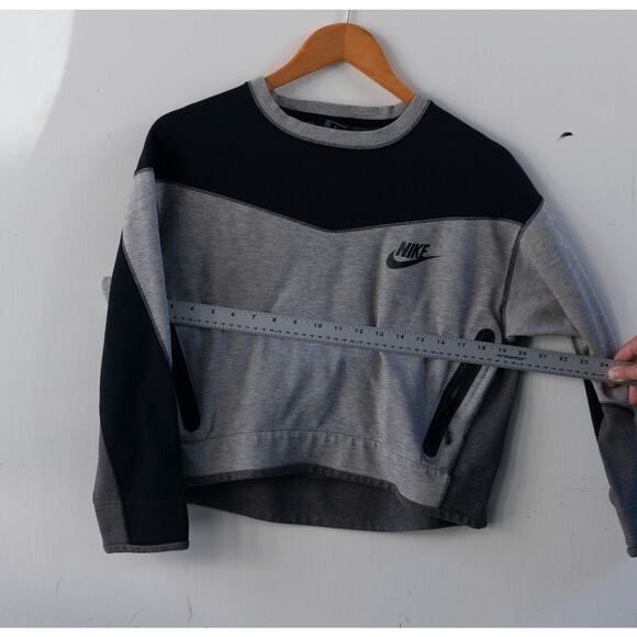 Nike Sweatshirt Womens Medium Gray Tech Fleece Cropped Crew Neck - Picture 3 of 6